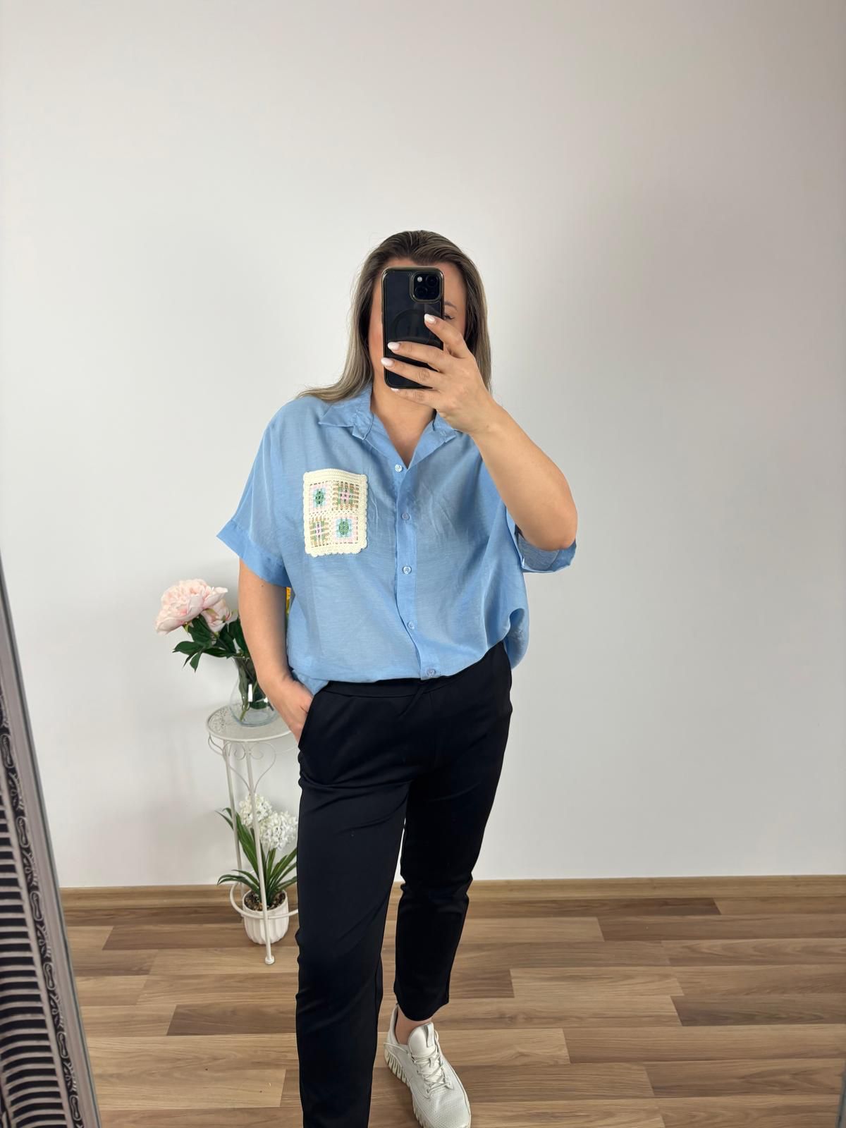 Cămașă oversized cu buzunar croșetat handmade - hover